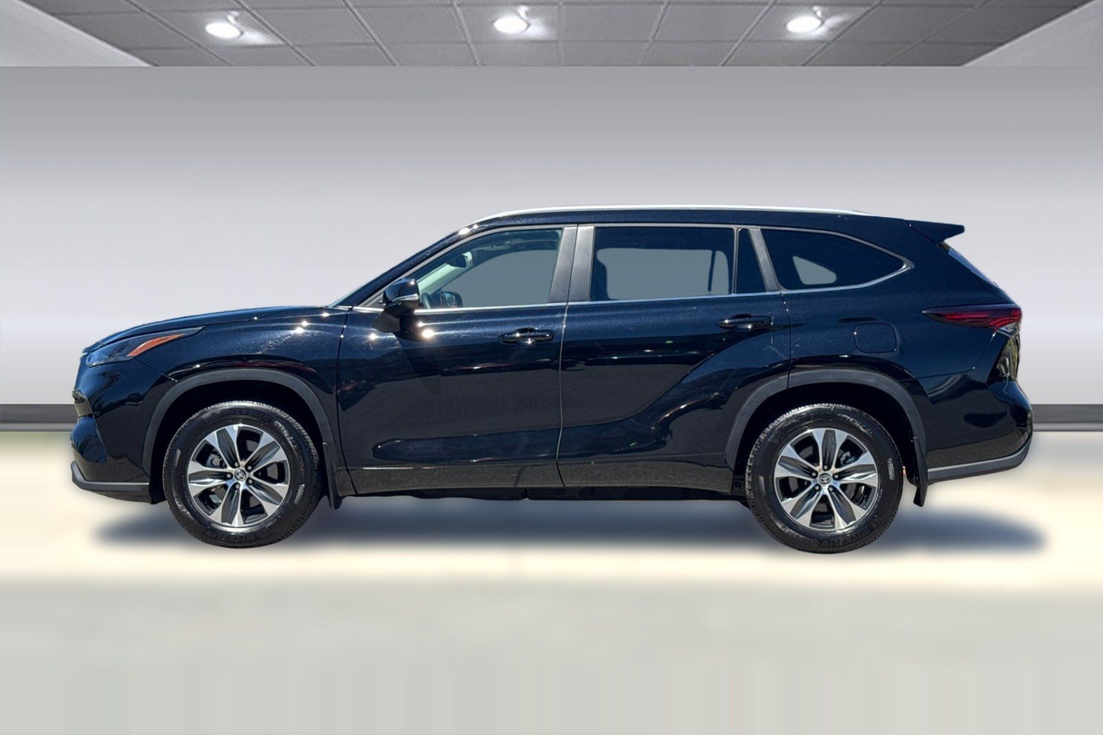 Used 2026 Toyota Highlander XLE AWD/4WD image 2