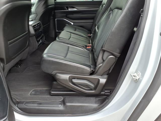 Used 2024 Jeep Wagoneer L Series II w/ Flexible Seating Group image 17