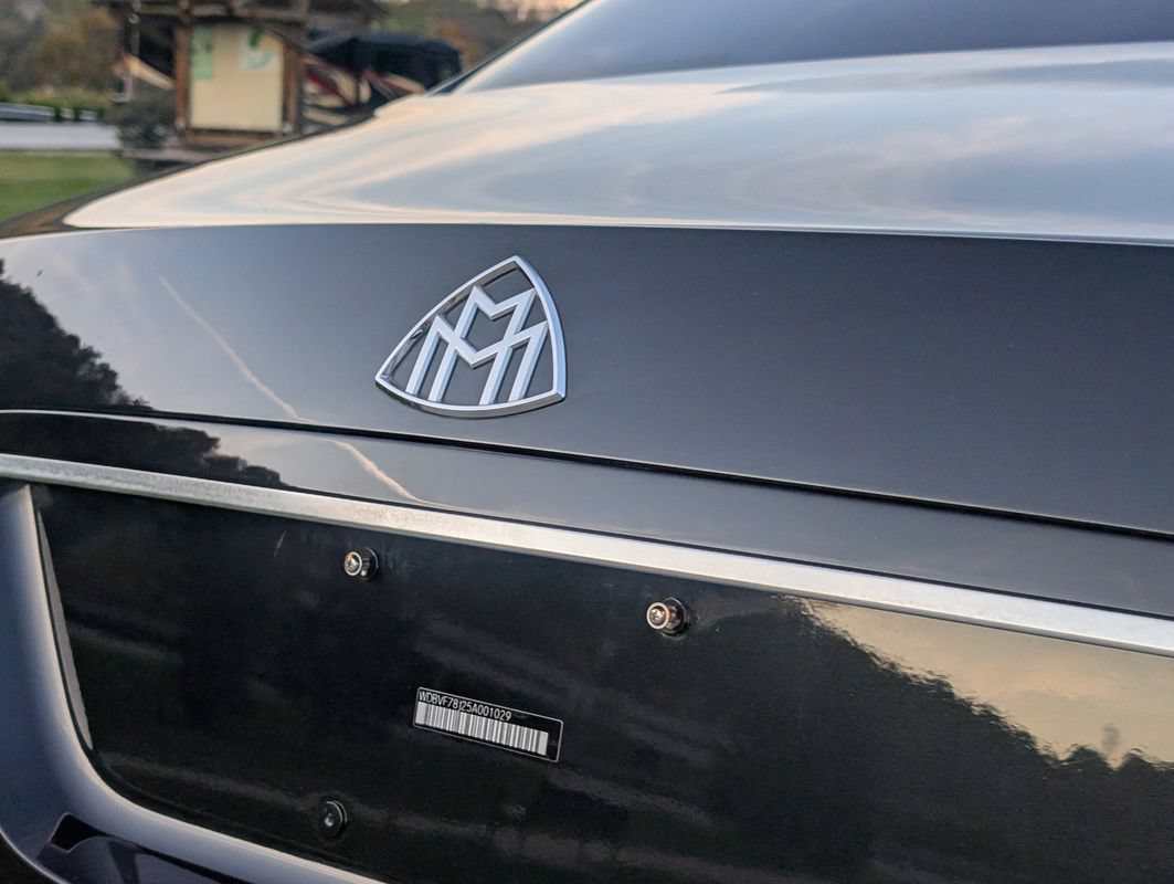 Used 2005 Maybach 57 RWD image 32