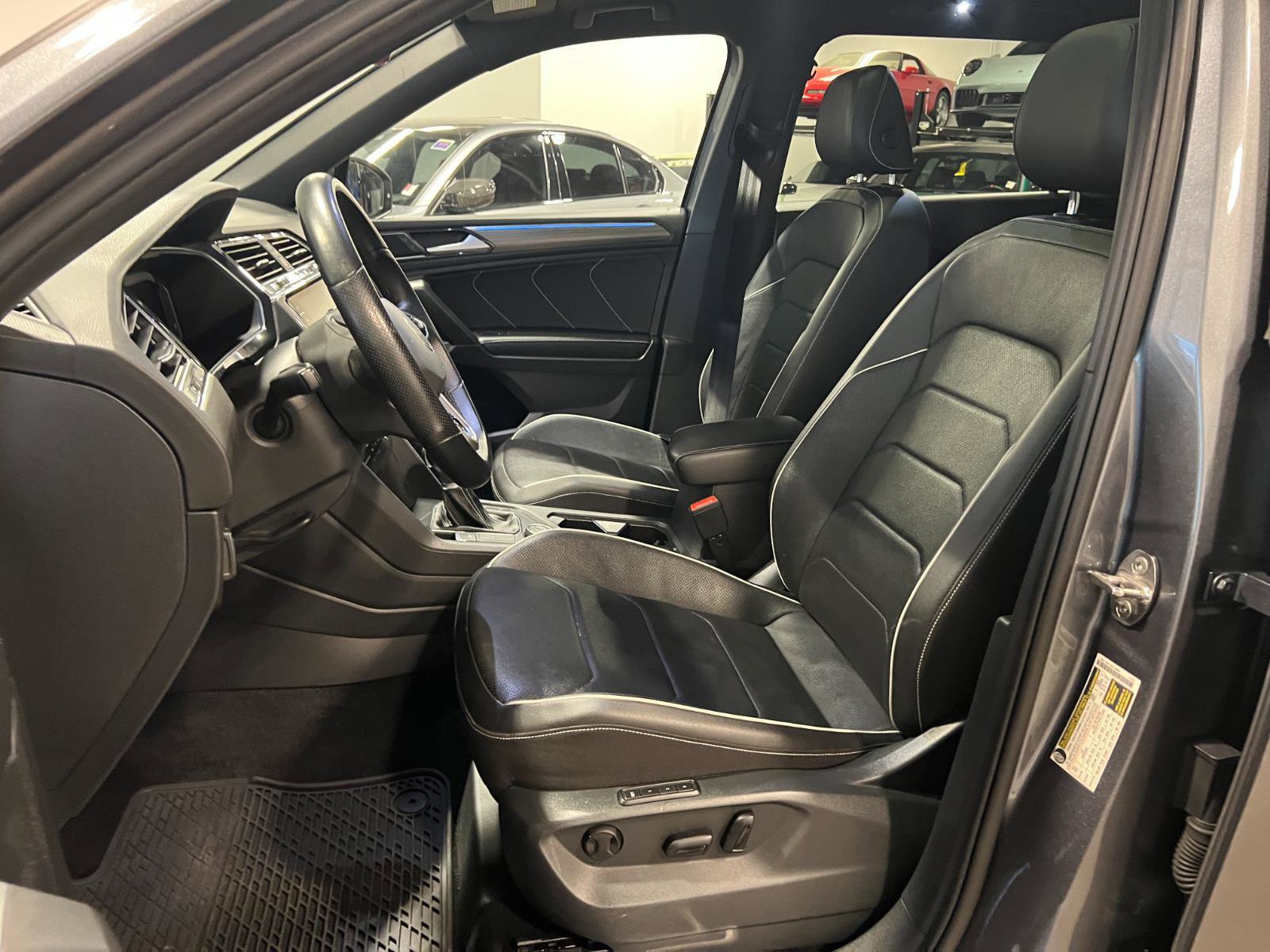 Used 2022 Volkswagen Tiguan SEL R-Line image 9
