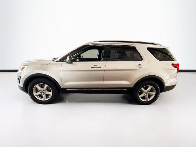 Used 2017 Ford Explorer XLT AWD/4WD image 9