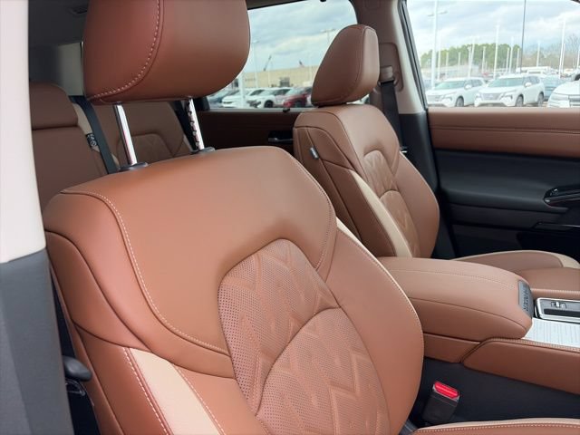 New 2026 Nissan Pathfinder Platinum w/ Cargo Package FWD image 20