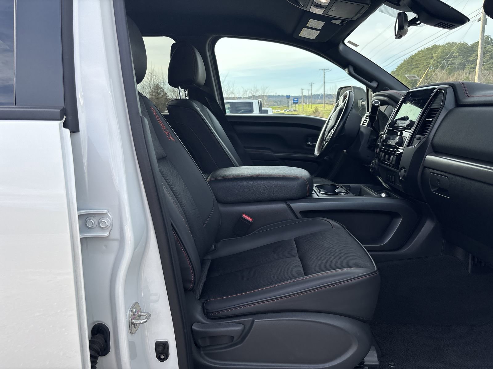 Used 2024 Nissan Titan PRO-4X AWD/4WD image 26