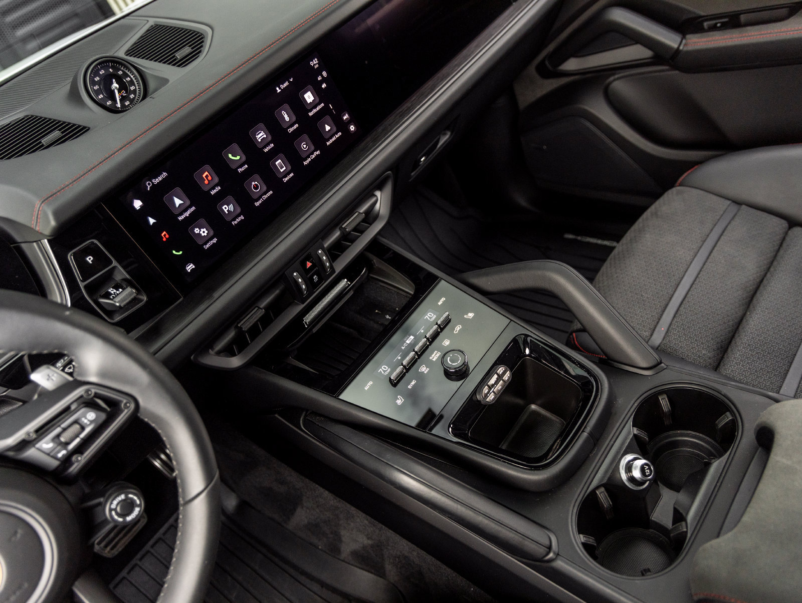 Certified 2025 Porsche Cayenne GTS AWD/4WD image 31