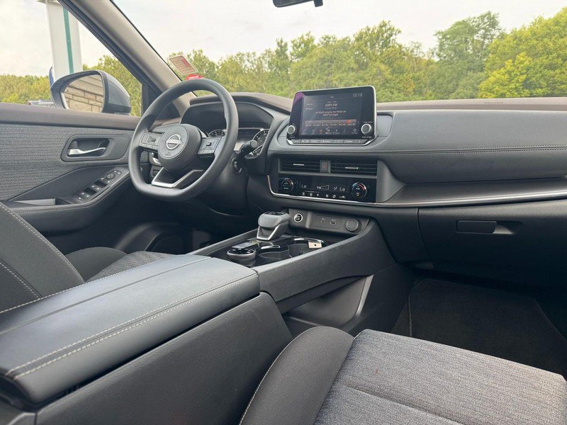 Used 2023 Nissan Rogue SV AWD/4WD image 7