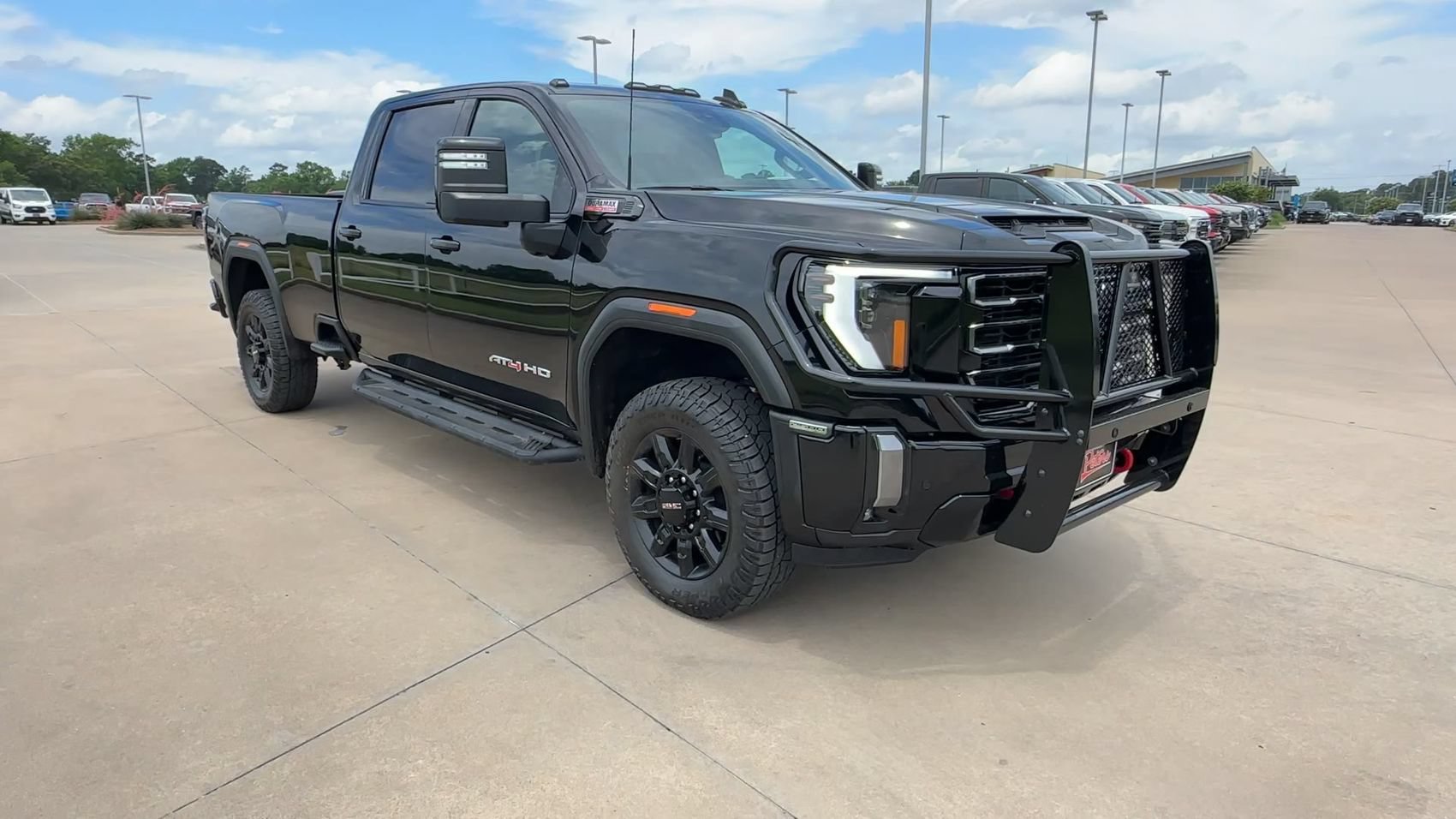 Used 2024 GMC Sierra 2500 AT4 w/ AT4 Preferred Package AWD/4WD image 9