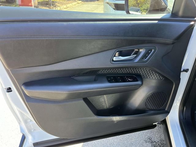 Certified 2025 Nissan Ariya FWD image 18