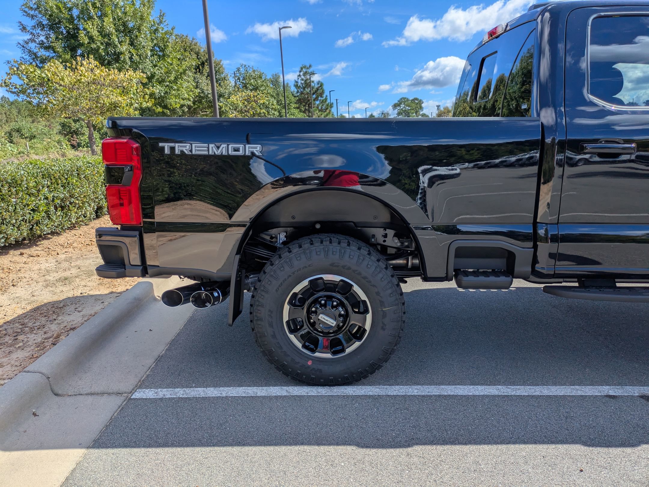 New 2026 Ford F350 Platinum w/ Tremor Off-Road Package image 39