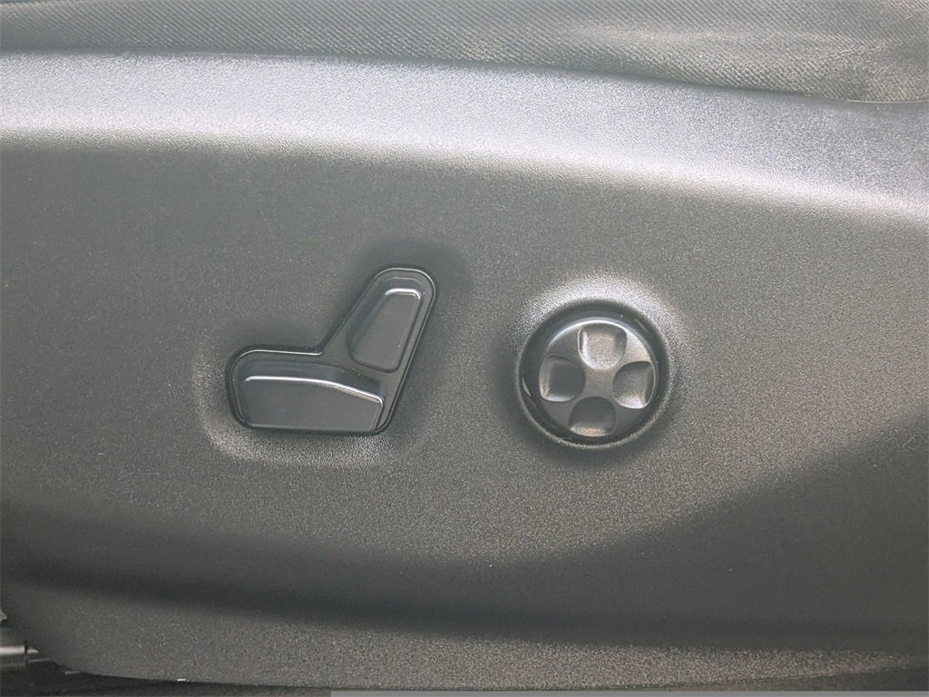 Used 2020 Chrysler Pacifica Touring-L Plus image 19