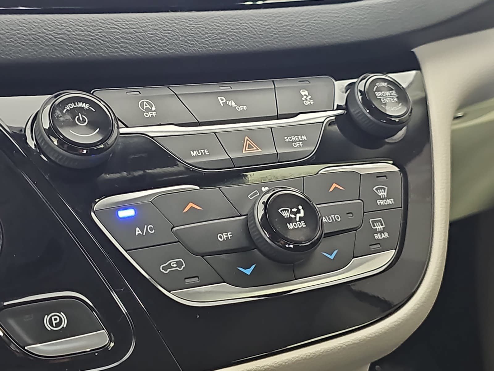 Used 2019 Chrysler Pacifica Touring-L Plus FWD image 23