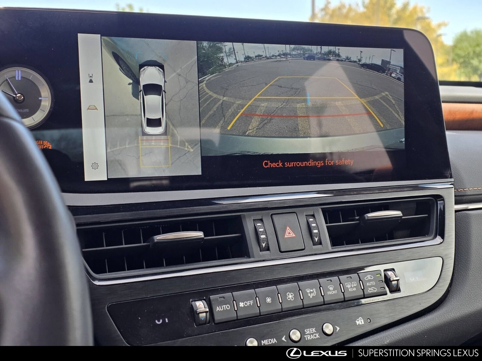 Used 2024 Lexus ES 300h w/ Accessory Package (Z2) FWD image 18