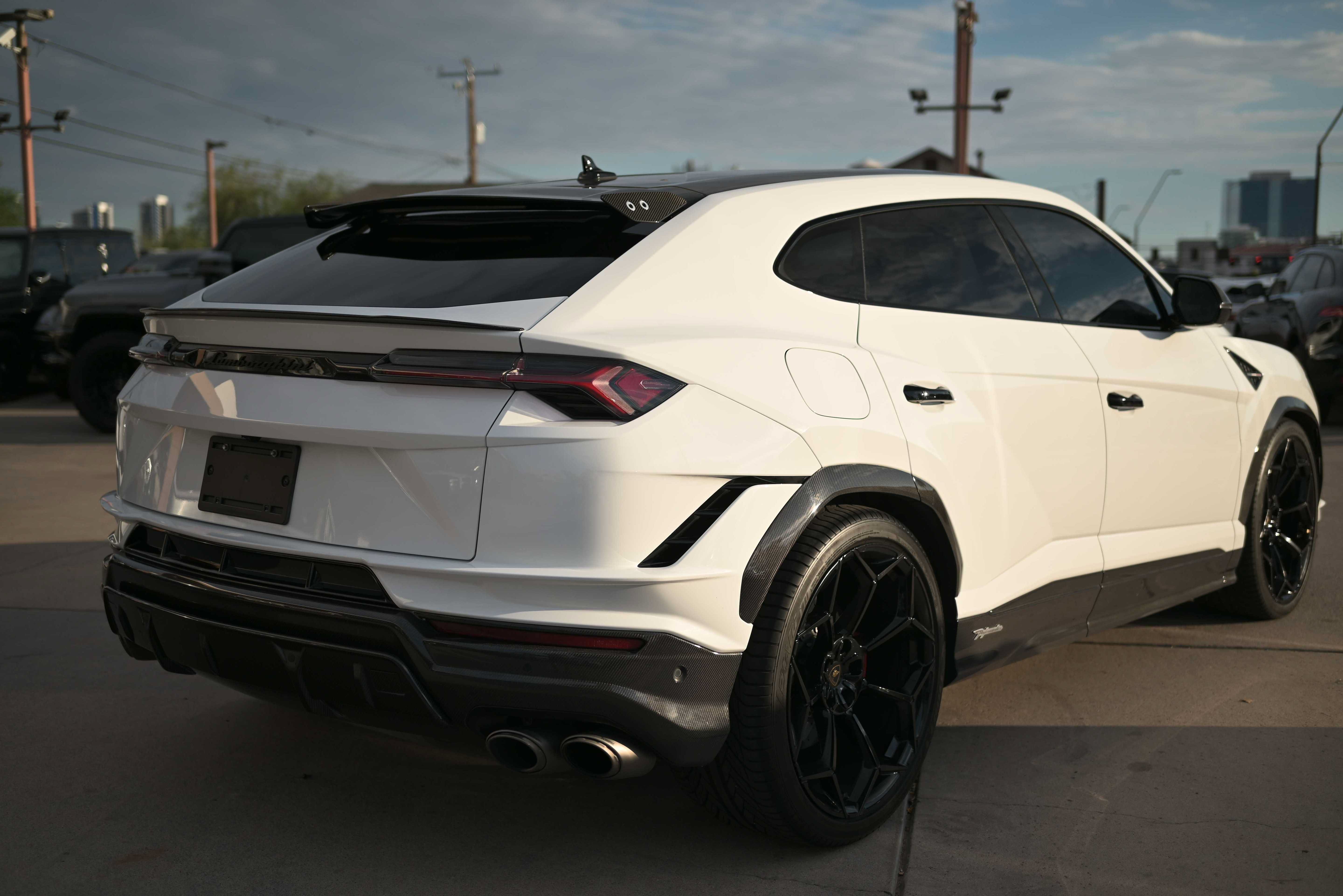 Used 2023 Lamborghini Urus Performante AWD/4WD image 7