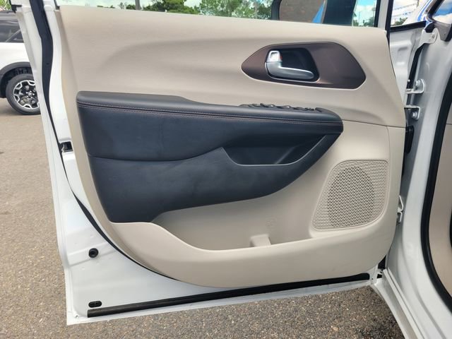 Used 2018 Chrysler Pacifica LX image 16