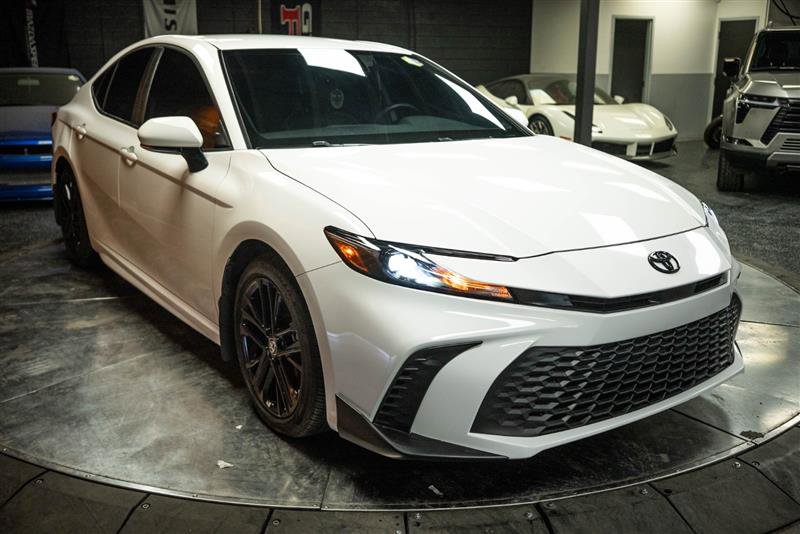 Used 2025 Toyota Camry SE w/ Convenience Package image 5