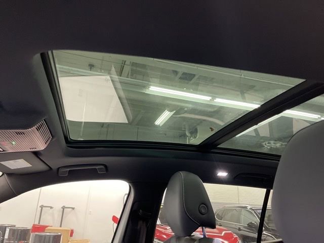 New 2025 Volkswagen Tiguan SE R-Line image 25