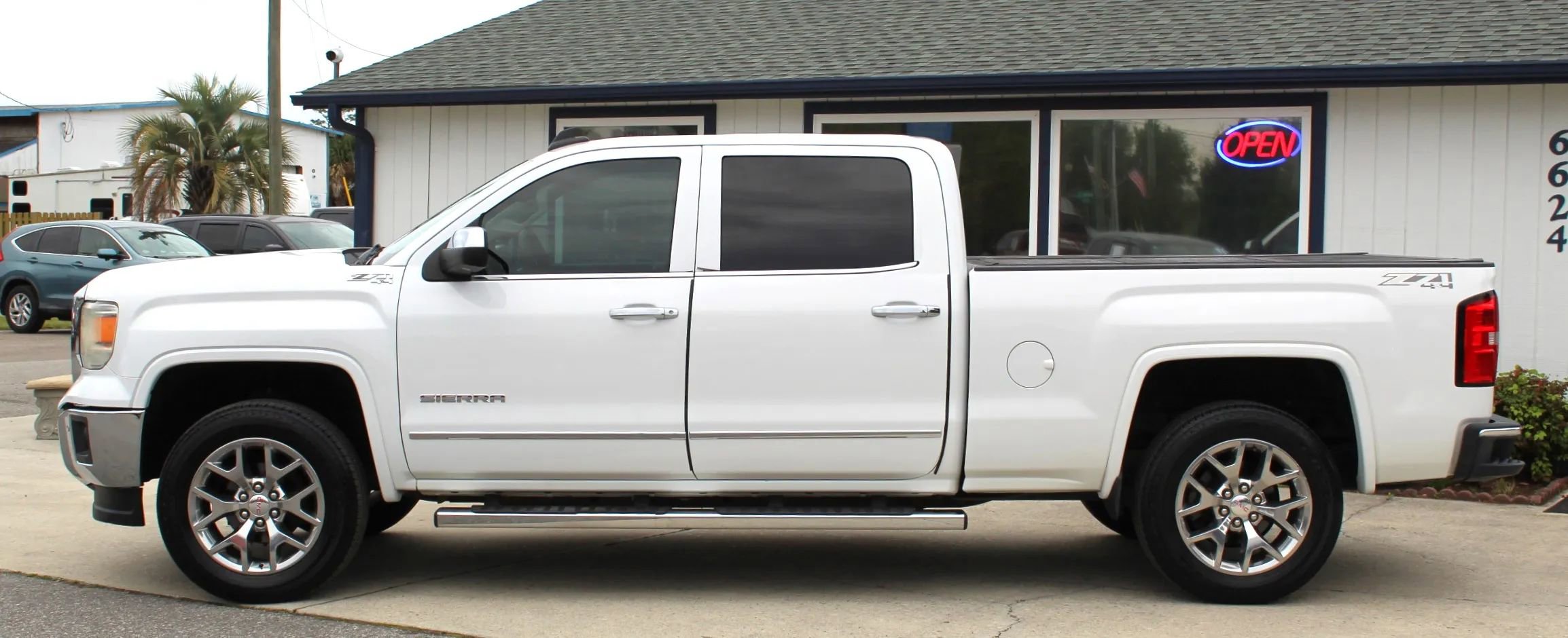 Used 2015 GMC Sierra 1500 SLT w/ SLT Crew Cab Value Package image 2