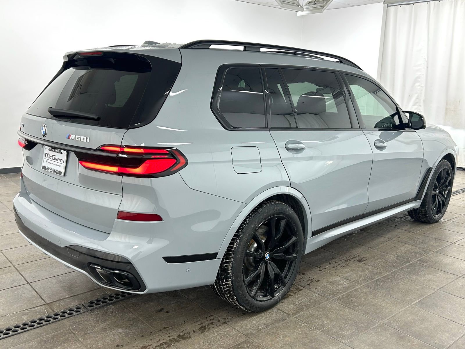 Used 2025 BMW X7 M60i w/ Executive Package image 5