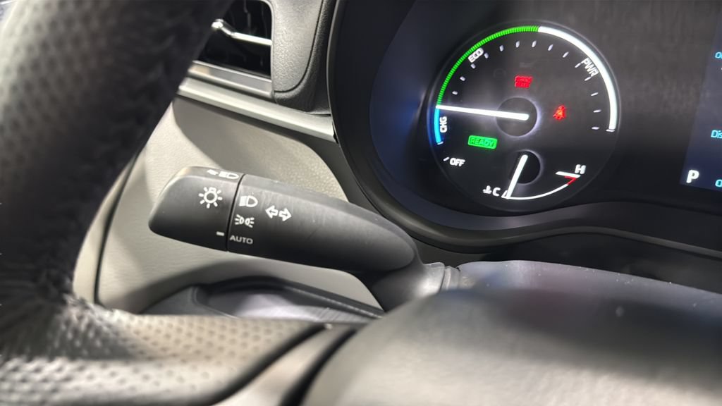 Used 2024 Toyota Sienna LE AWD/4WD image 35
