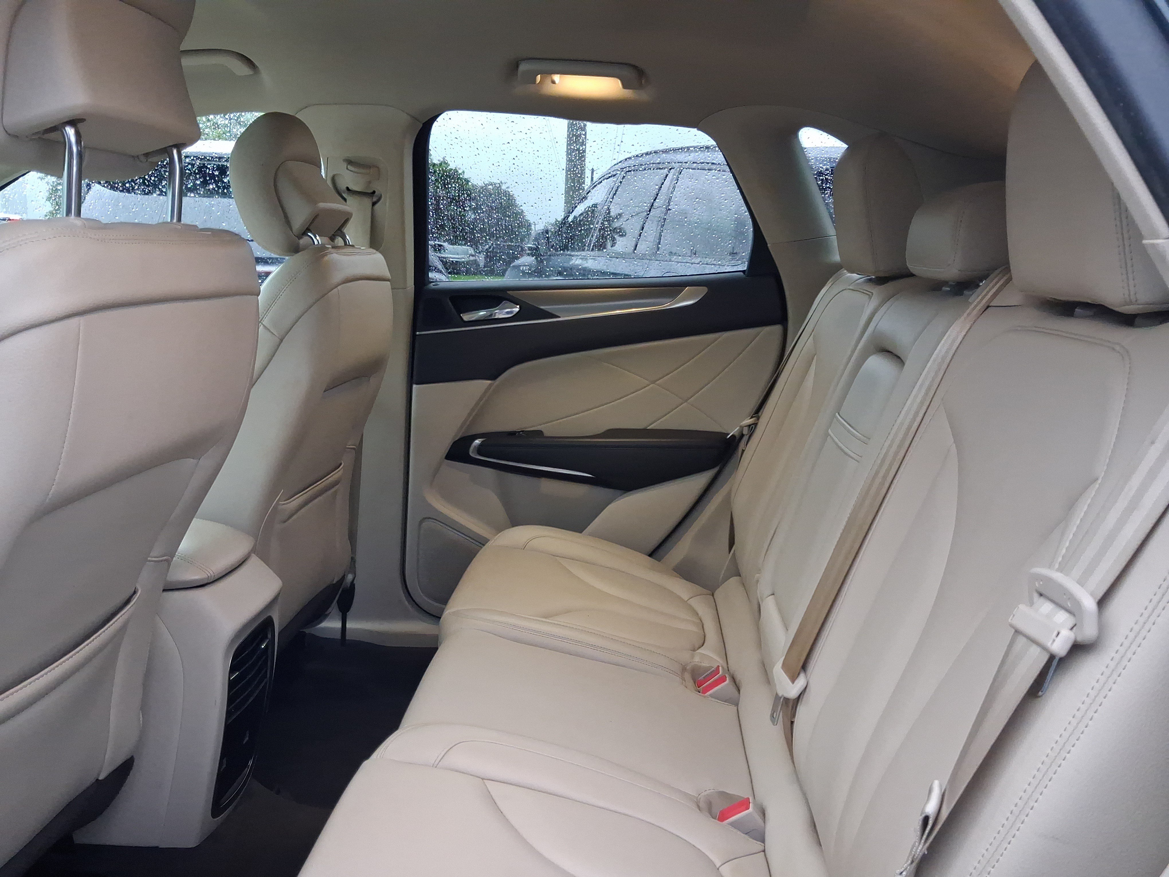 Used 2019 Lincoln MKC Premiere FWD image 6