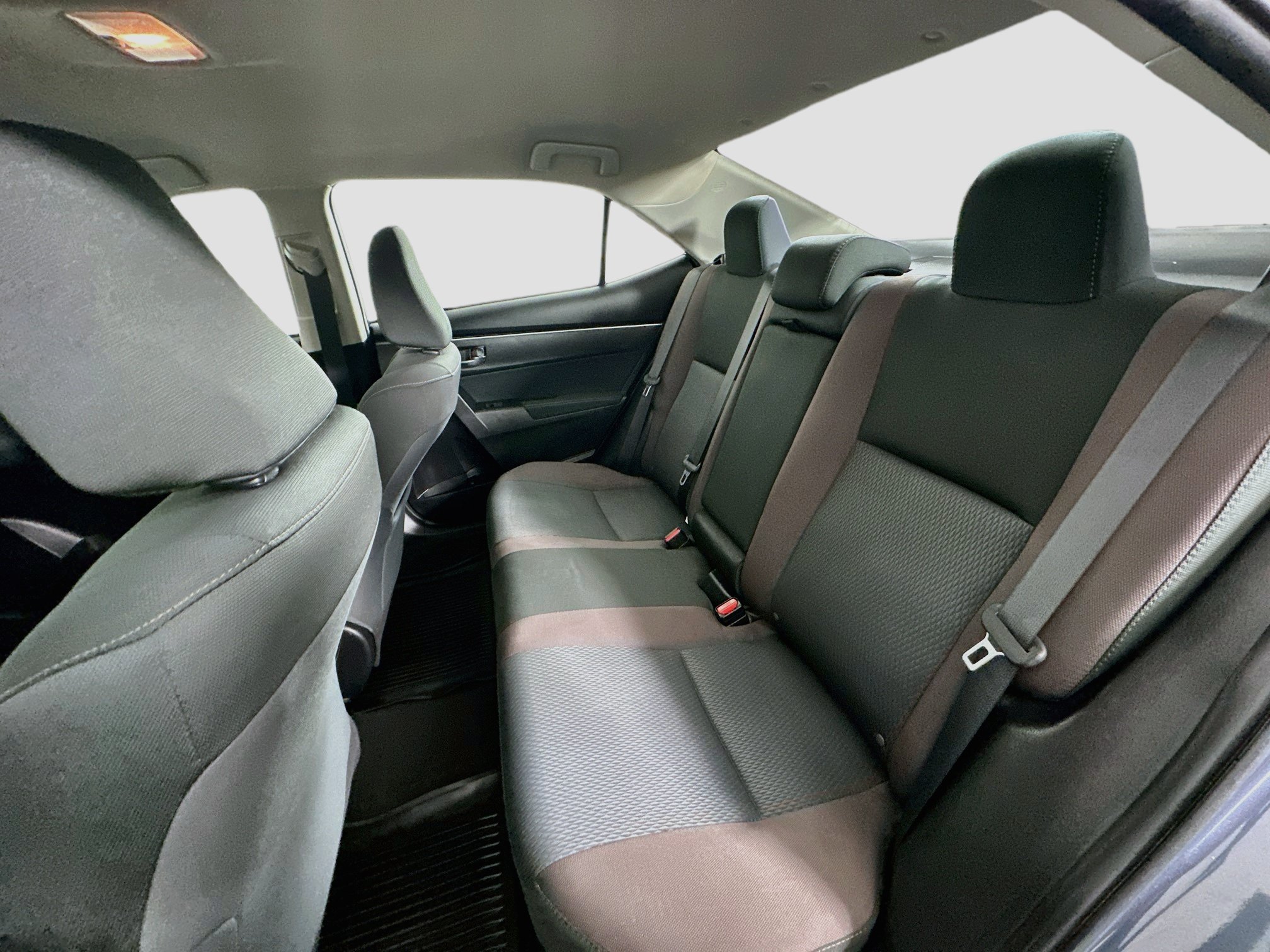 Used 2018 Toyota Corolla LE FWD image 25