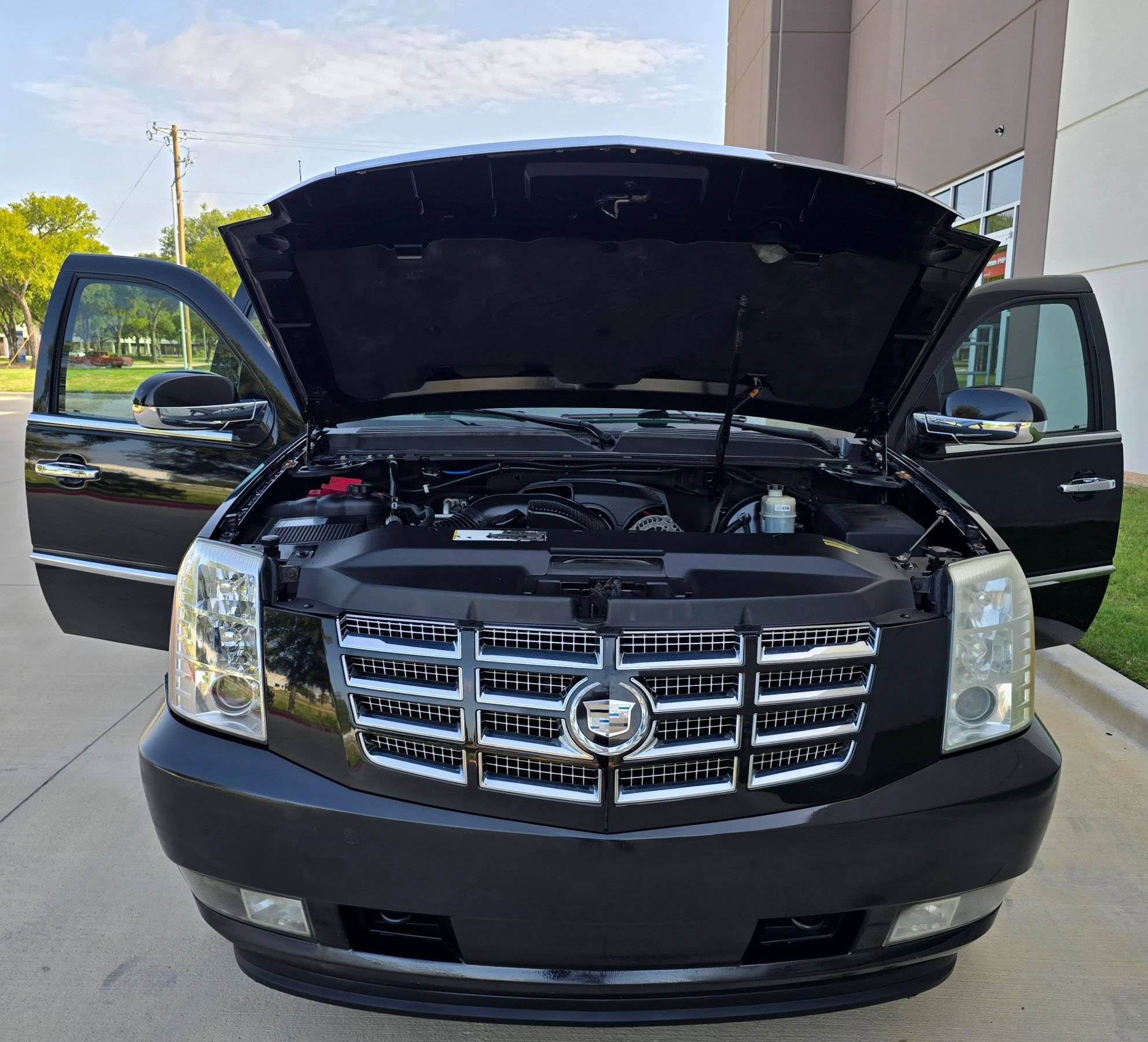 Used 2010 Cadillac Escalade EXT Luxury AWD/4WD image 13