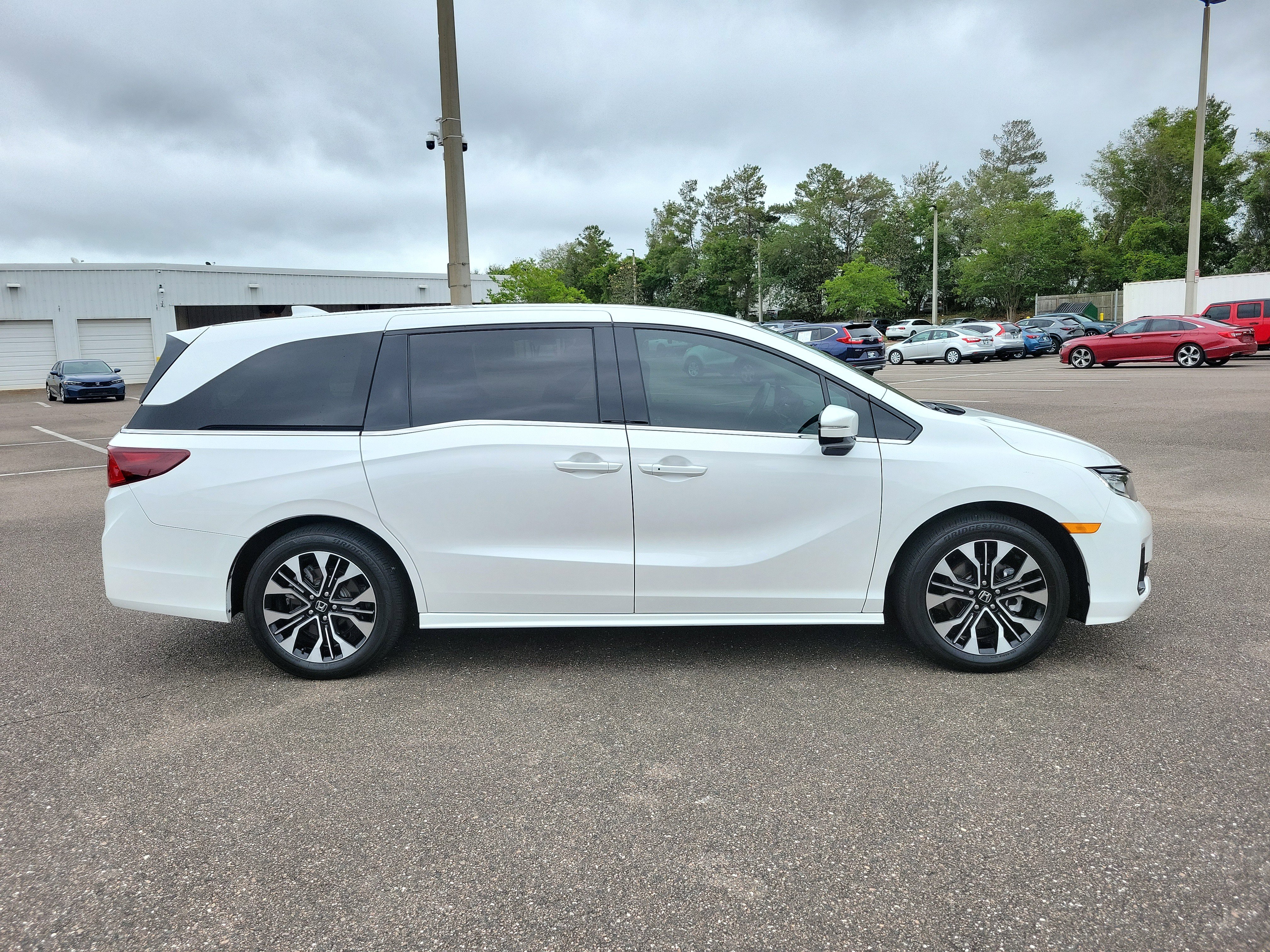 Used 2025 Honda Odyssey Elite image 6
