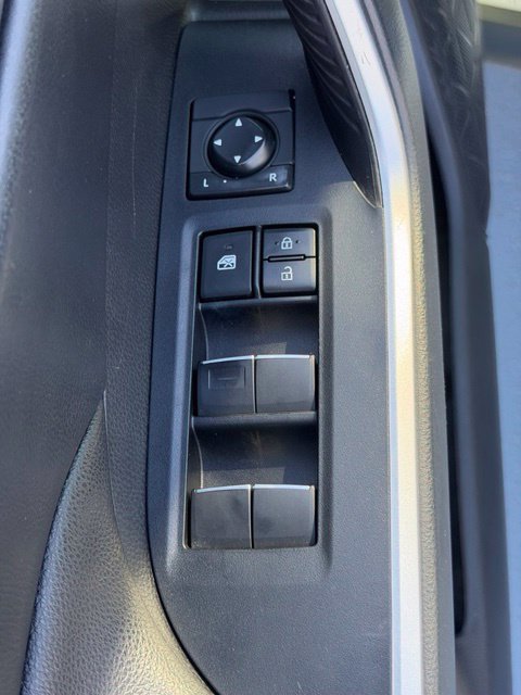Used 2020 Toyota RAV4 XLE Premium FWD image 20