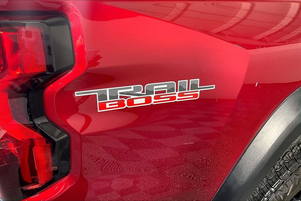 Used 2023 Chevrolet Colorado Trail Boss w/ Technology Package AWD/4WD image 39