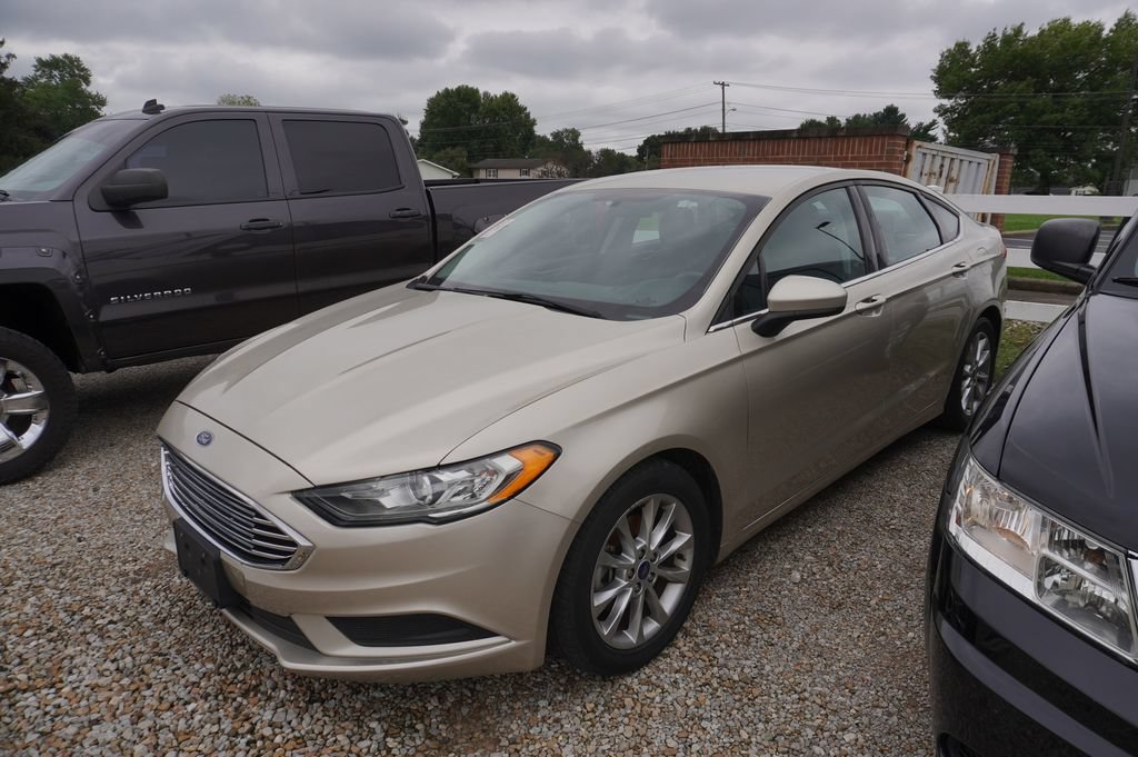 Used 2017 Ford Fusion SE FWD image 1