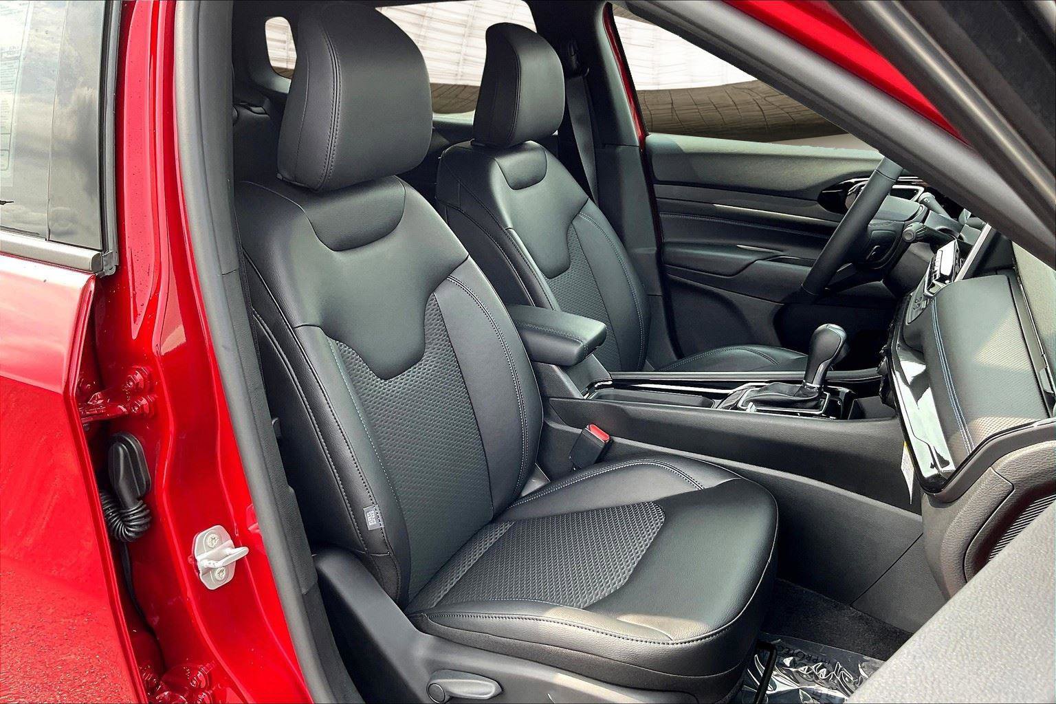 New 2025 Jeep Compass Latitude w/ Sun & Sound Group image 10