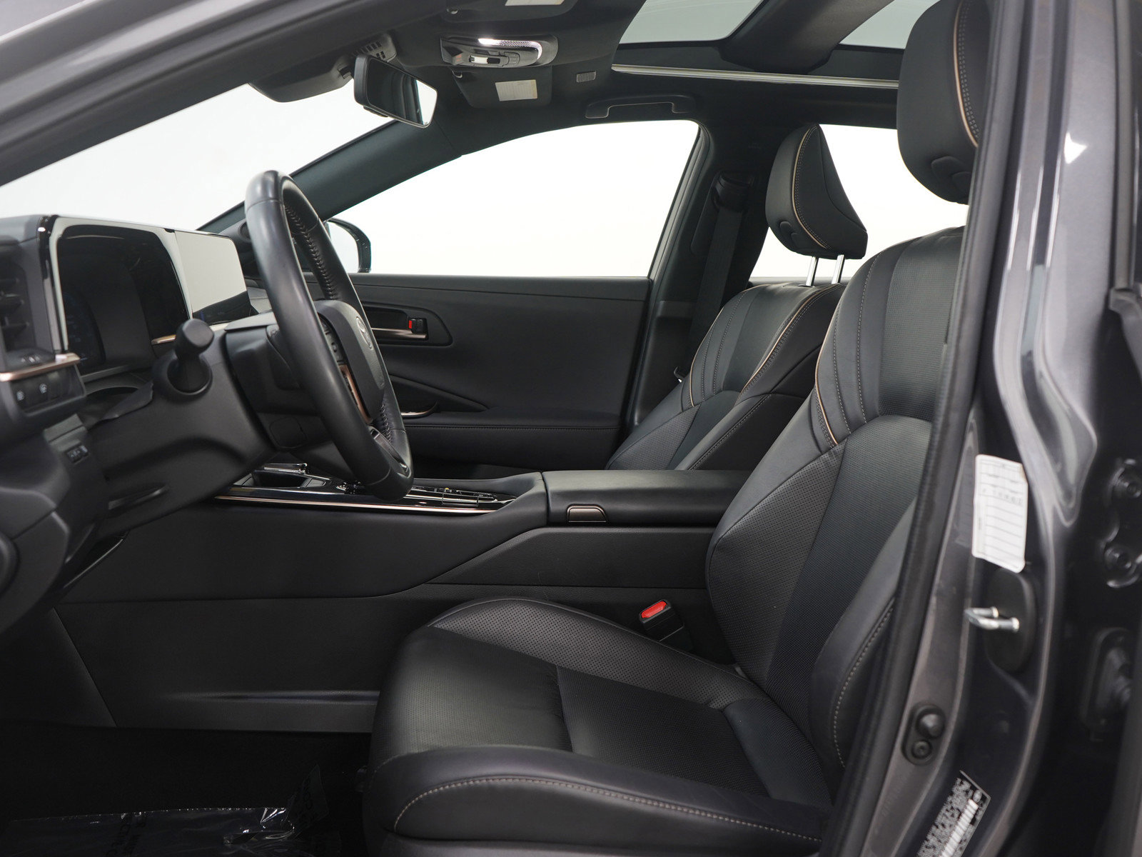 Used 2024 Toyota Crown Limited image 23