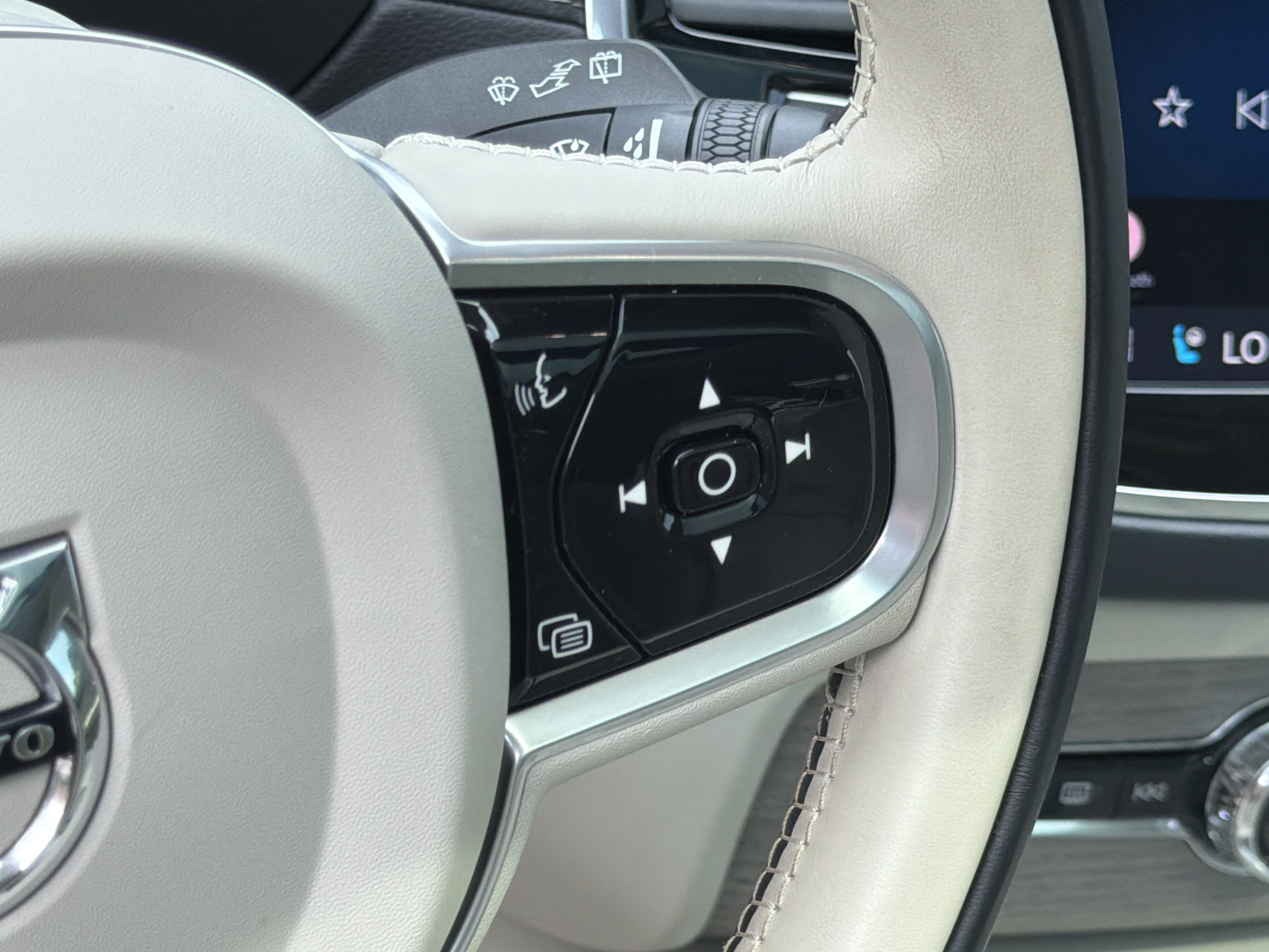 Certified 2023 Volvo XC90 B6 Ultimate w/ Protection Package Premier AWD/4WD image 51
