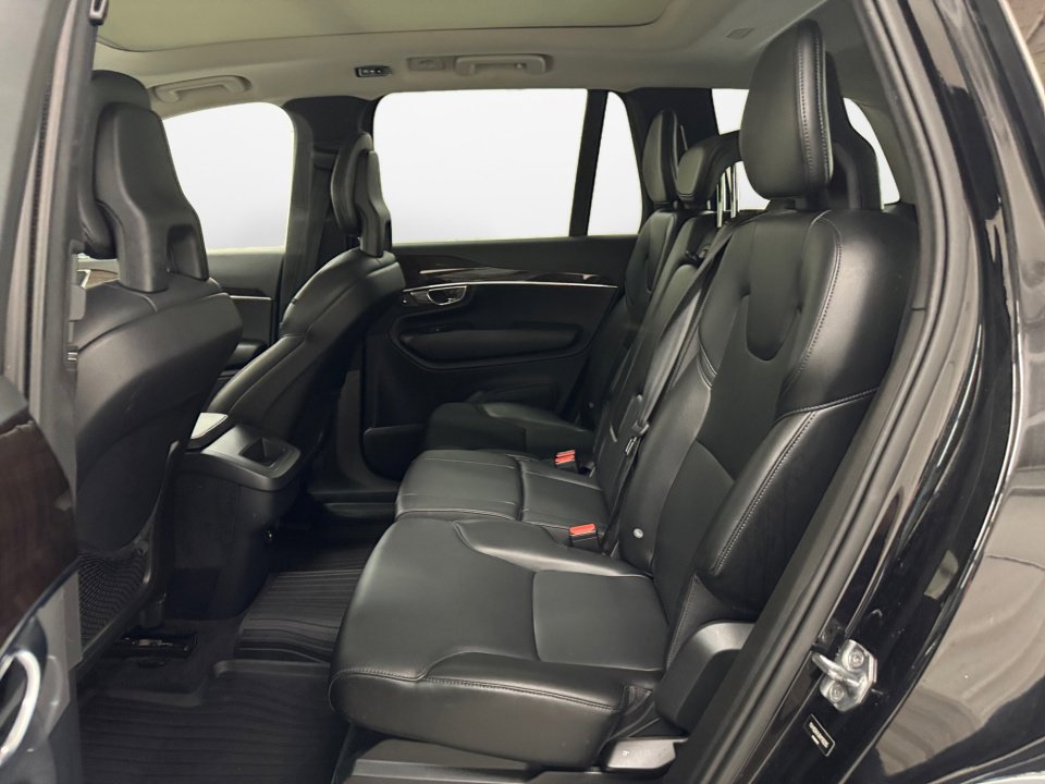 Used 2017 Volvo XC90 T5 Momentum w/ Vision Package FWD image 16