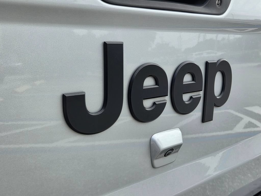 Used 2022 Jeep Gladiator Sport AWD/4WD image 15