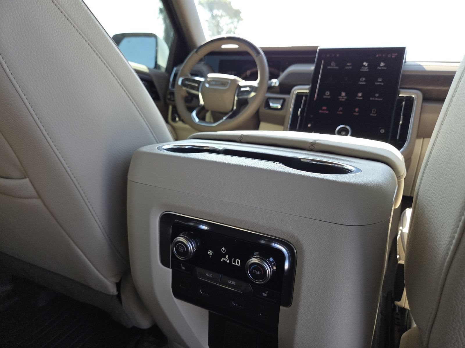 New 2026 GMC Yukon XL Denali w/ Denali Reserve Package AWD/4WD image 29