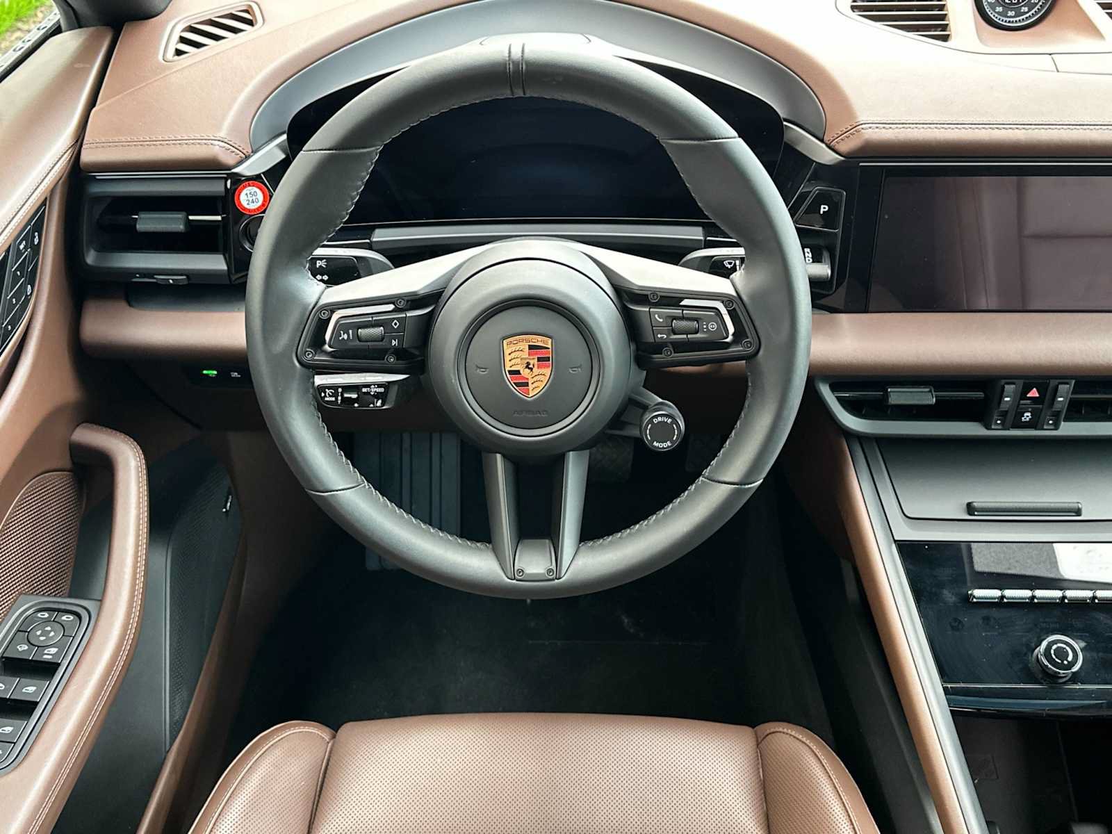 Certified 2025 Porsche Macan Electric RWD image 15