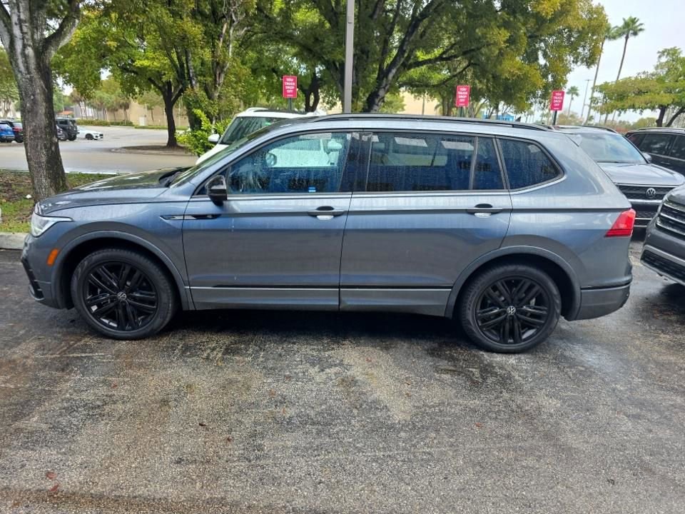Used 2022 Volkswagen Tiguan SE R-Line image 3