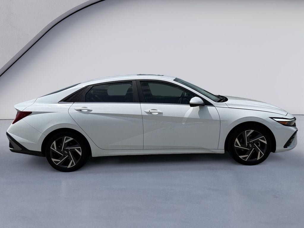 Used 2024 Hyundai Elantra SEL w/ Convenience Package FWD image 6