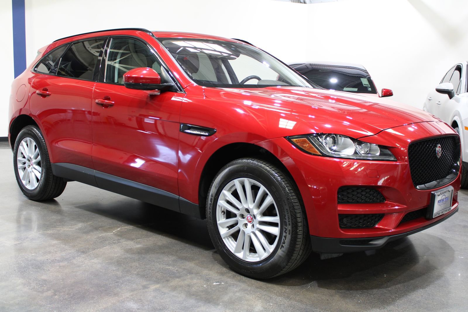 Used 2017 Jaguar F-PACE Prestige image 2