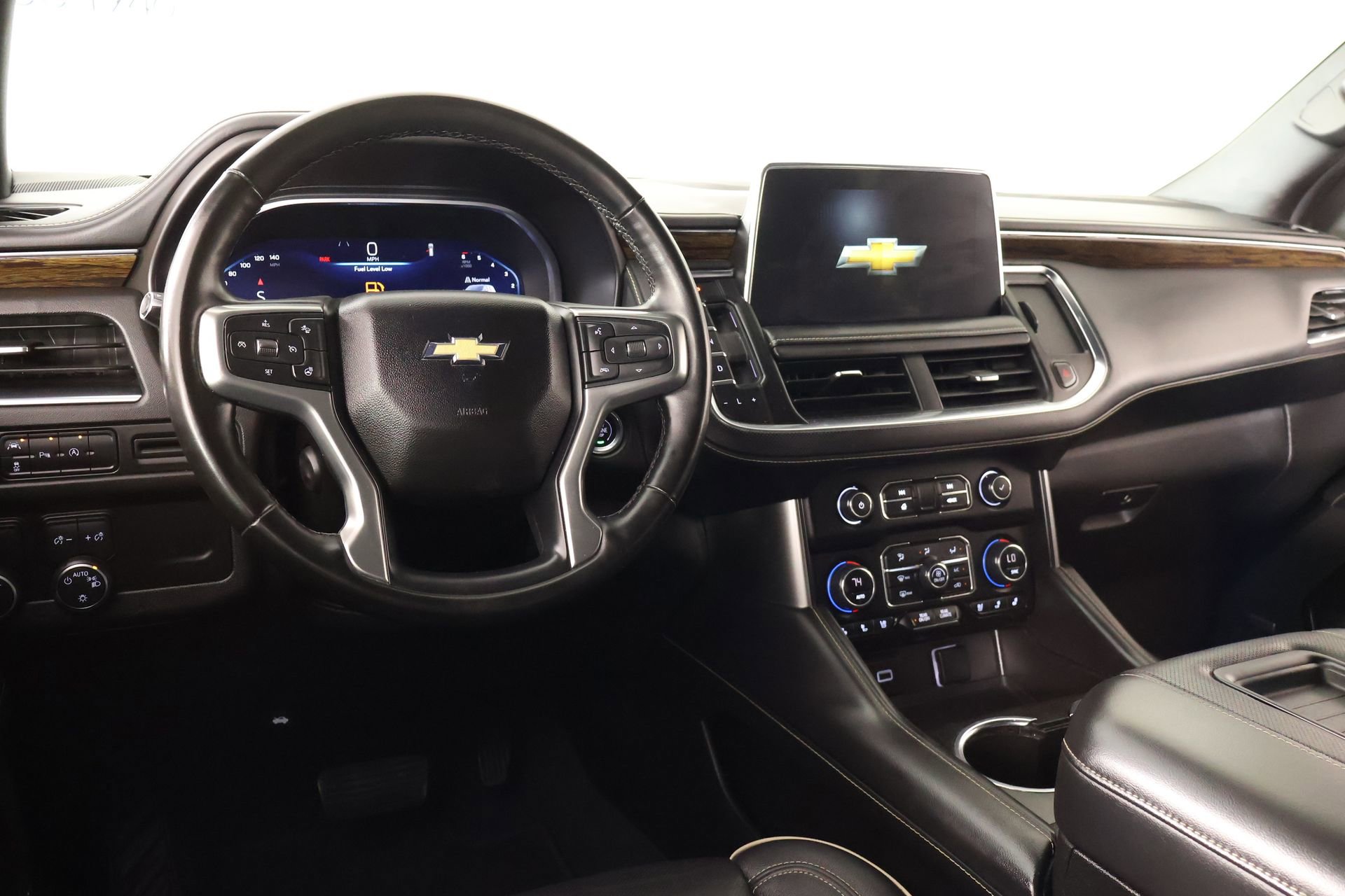 Used 2023 Chevrolet Suburban Premier image 2