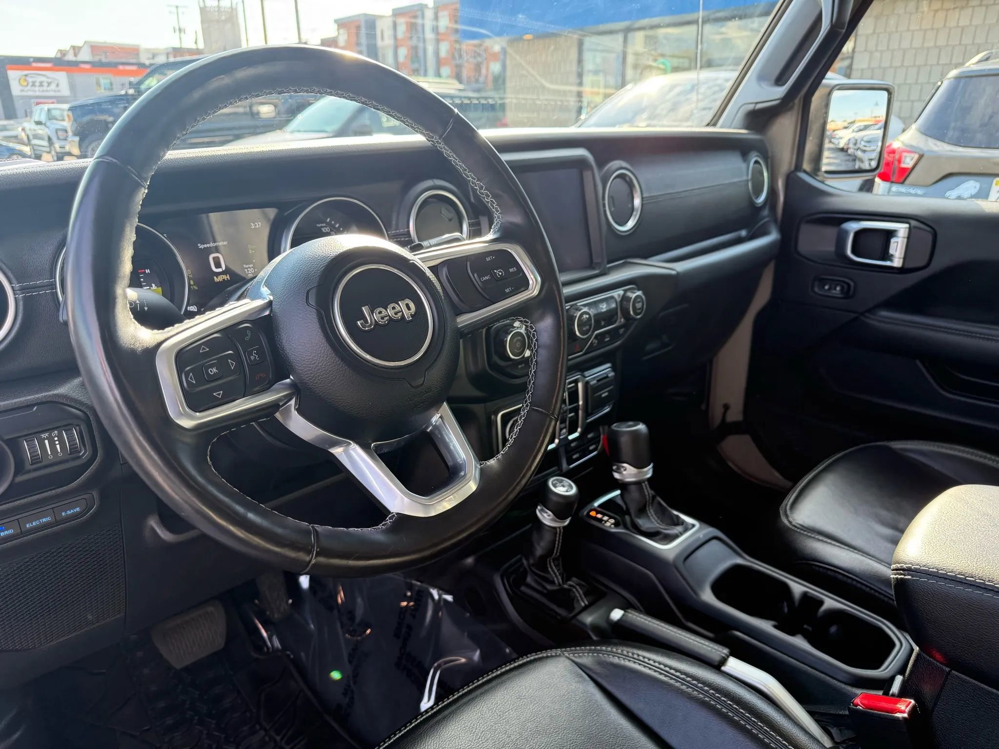 Used 2022 Jeep Wrangler Unlimited Sahara w/ Cold Weather Group image 14