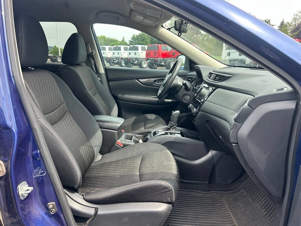 Used 2018 Nissan Rogue SV w/ Premium Package AWD/4WD image 8