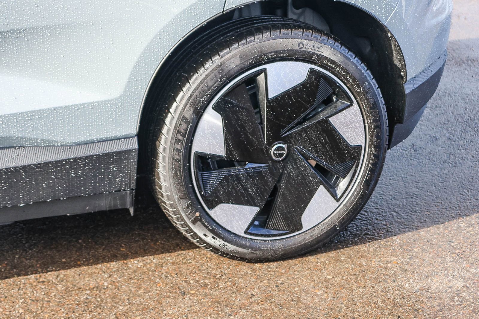 New 2026 Volvo EX30 Plus w/ Climate Package image 9