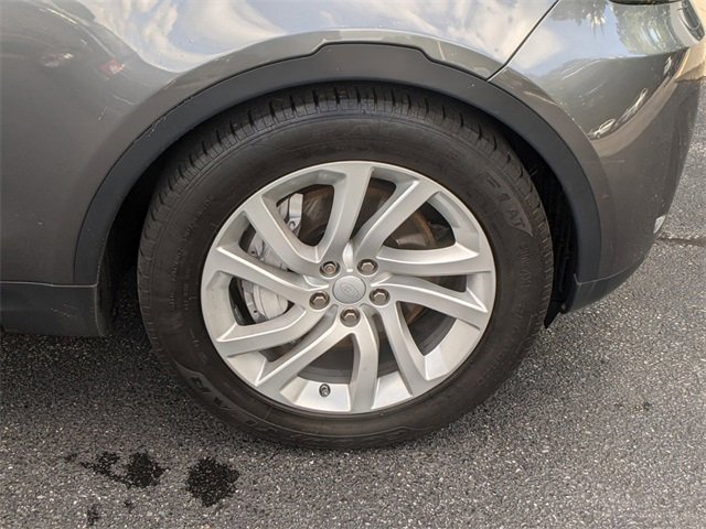 Used 2018 Land Rover Discovery HSE image 9