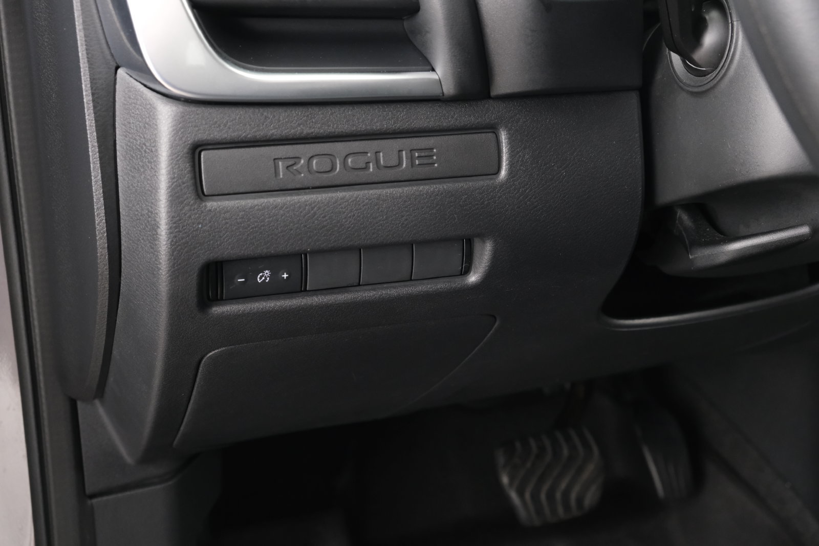 Used 2023 Nissan Rogue S AWD/4WD image 26