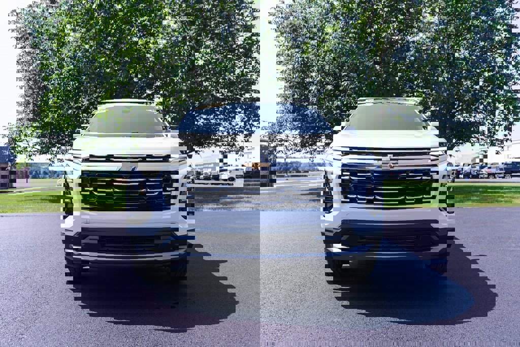 New 2026 Chevrolet Equinox LT w/ Convenience Package II image 2