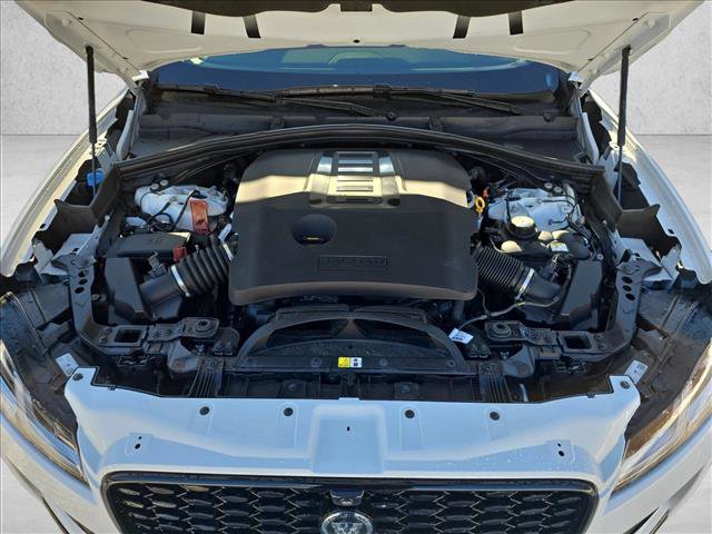 Certified 2025 Jaguar F-PACE R-Dynamic S image 30