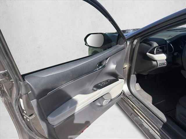 Used 2020 Toyota Camry LE FWD image 9