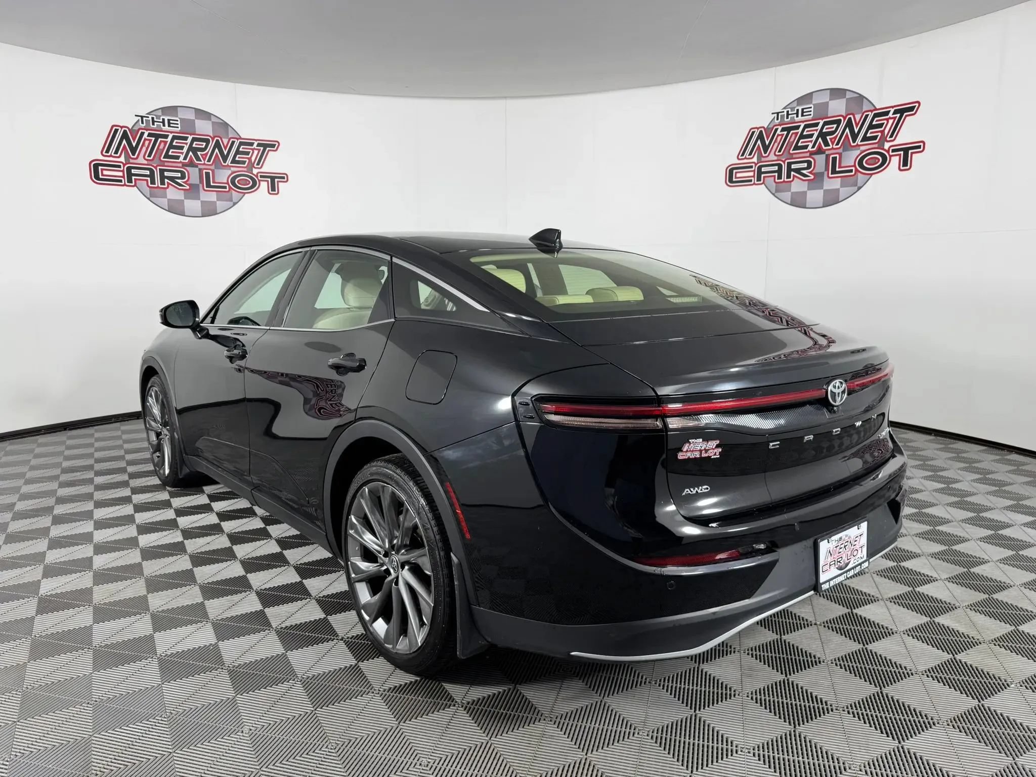 Used 2023 Toyota Crown w/ Advanced Technology Package AWD/4WD image 5