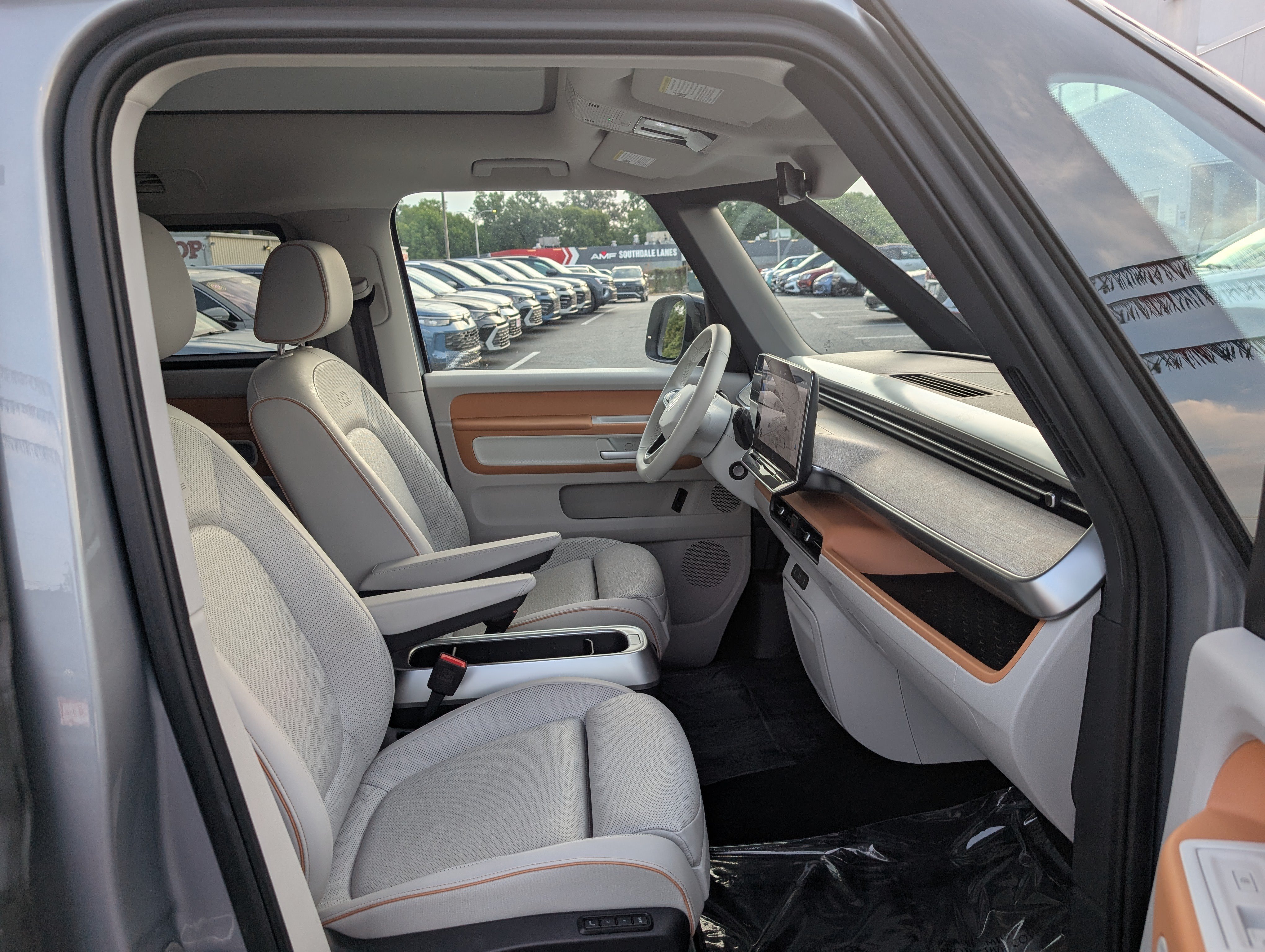 Used 2025 Volkswagen ID. Buzz 1st Edition AWD/4WD image 11